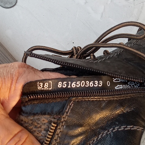 Remonte, Black leather, weather resistant, ankle boots - Picture 8 of 11